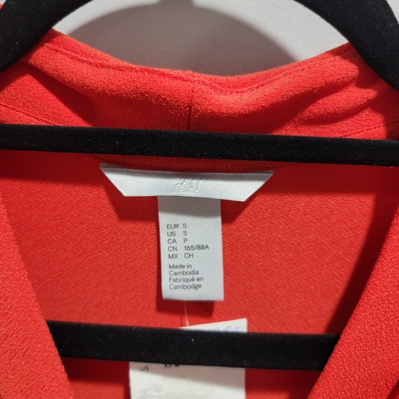 H&M Sleeveless V-Neck Faux Wrap Dress - Picture 4 of 10